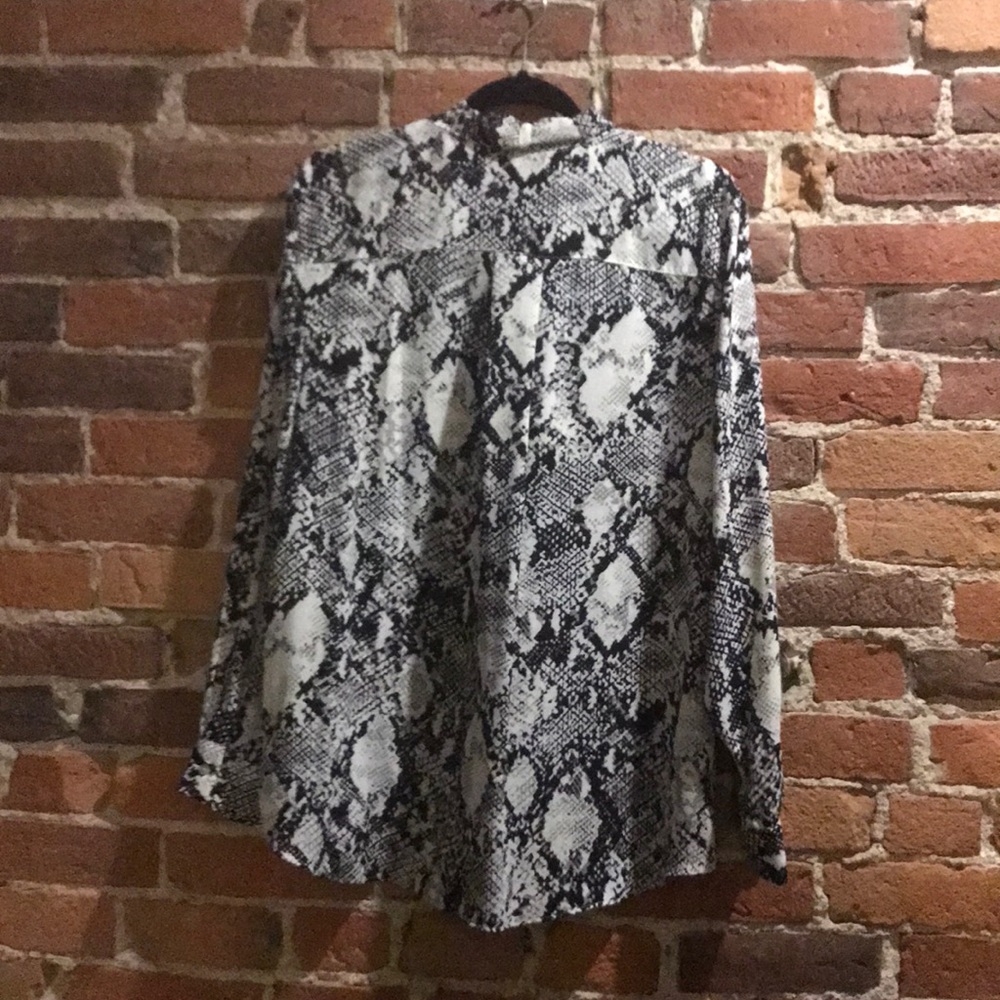 Jones New York Snakeskin Print Tie Blouse L - Picture 2 of 4